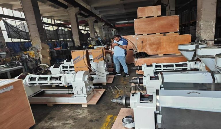 Overseas Customer Visits Factory to Witness the Strong Strength of Our Oil Pressing Equipment